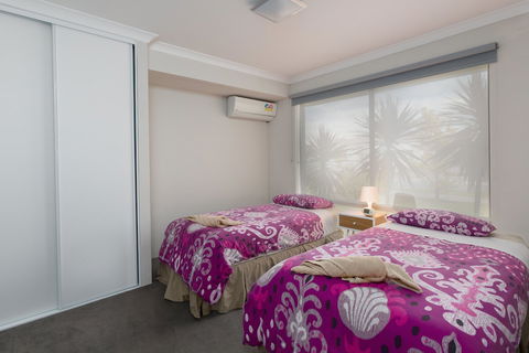 Rainbow Dream House PERTH Holiday Home - Goulburn Accommodation 5