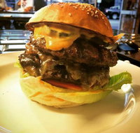 Chew Burger - Goulburn Accommodation