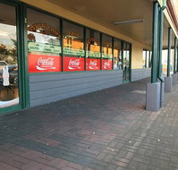Michael's Golden Hen - Goulburn Accommodation