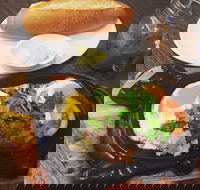 Quang Vinh - Goulburn Accommodation