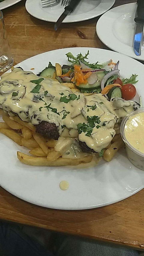 HIYC Cafe & Restaurant - Goulburn Accommodation 0