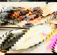 Don Louie's - Goulburn Accommodation