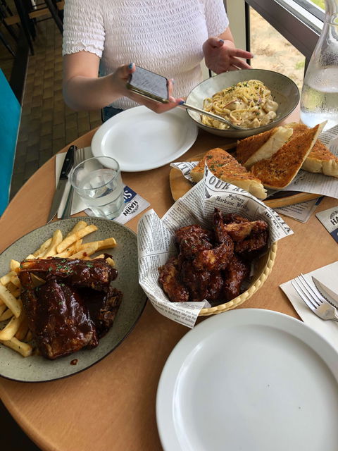 Mika Live BBQ & Bar - Goulburn Accommodation 0