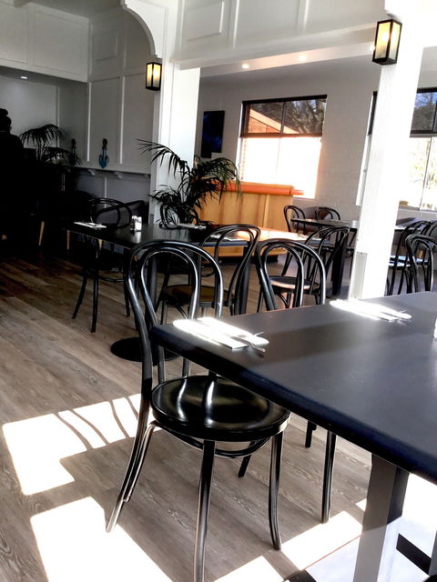 Yacht Club Fifty Five - Goulburn Accommodation 1
