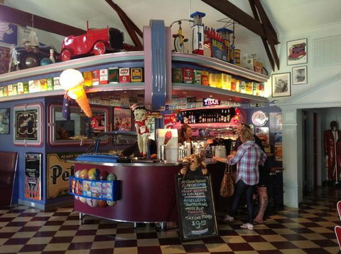 Cruzin' In The 50's Diner - Goulburn Accommodation 0