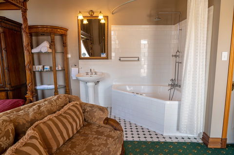 Denison Boutique Hotel - Goulburn Accommodation 8