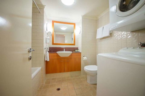 Central Cosmo Apartments - Goulburn Accommodation 3