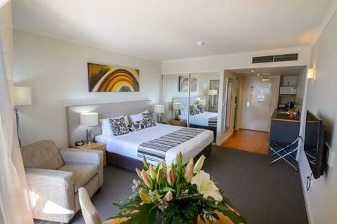 Central Cosmo Apartments - Goulburn Accommodation 5