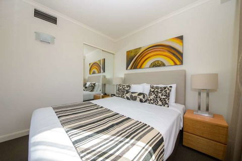 Central Cosmo Apartments - Goulburn Accommodation 6