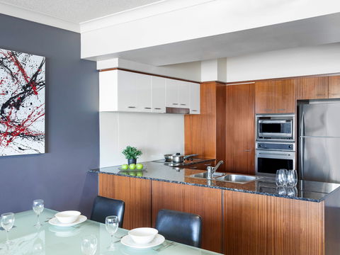 Mantra Towers of Chevron Surfers - Goulburn Accommodation 11