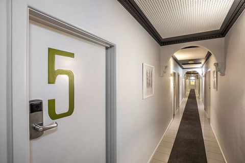 Skyways Hotel - Goulburn Accommodation 1