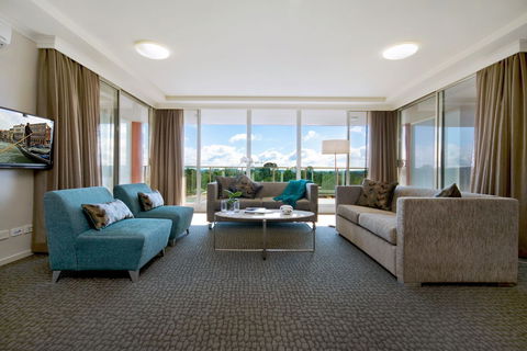 Pacific Suites Canberra - Goulburn Accommodation 1