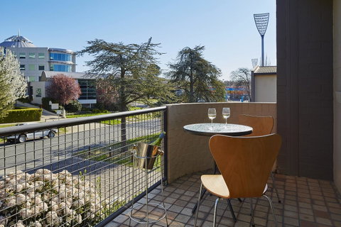 Manuka Park Serviced Apartments - Goulburn Accommodation 24