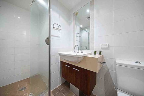 Spacious 1BR Stylish New Acton Apartment +Parking - Goulburn Accommodation 17