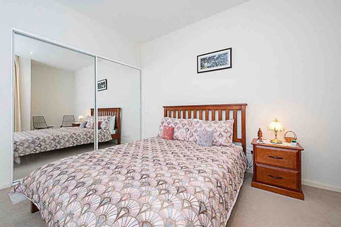 Spacious 1BR Stylish New Acton Apartment +Parking - Goulburn Accommodation 21