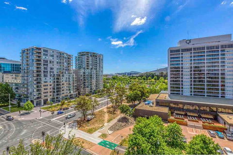Spacious 1BR Stylish New Acton Apartment +Parking - Goulburn Accommodation 18
