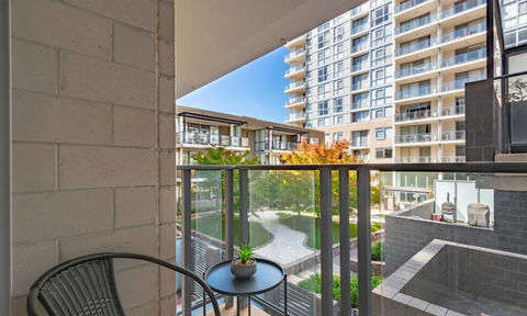 Spacious 1BR Stylish New Acton Apartment +Parking - Goulburn Accommodation 6