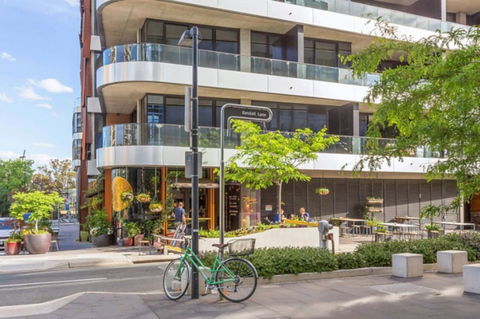 Spacious 1BR Stylish New Acton Apartment +Parking - Goulburn Accommodation 11