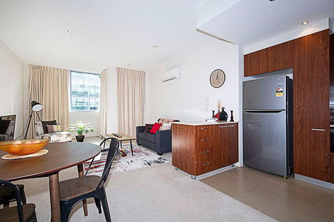 Spacious 1BR Stylish New Acton Apartment +Parking - Goulburn Accommodation 5