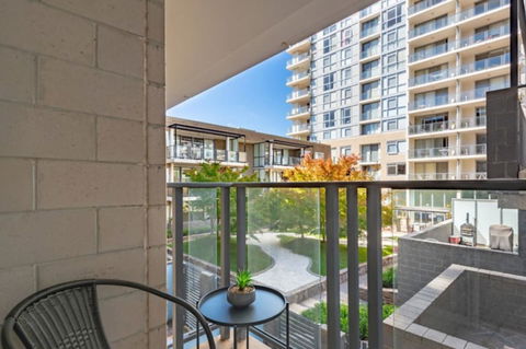 Spacious 1BR Stylish New Acton Apartment +Parking - Goulburn Accommodation 23
