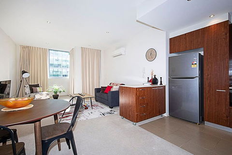 Spacious 1BR Stylish New Acton Apartment +Parking - Goulburn Accommodation 8