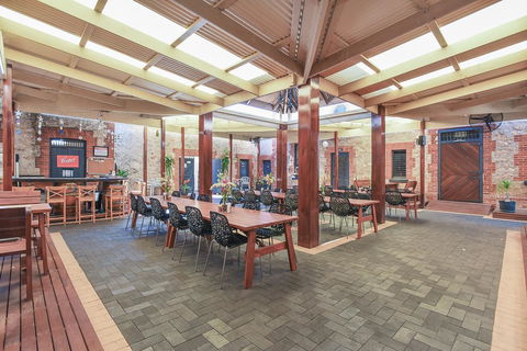 Wellington Courthouse - Goulburn Accommodation 26