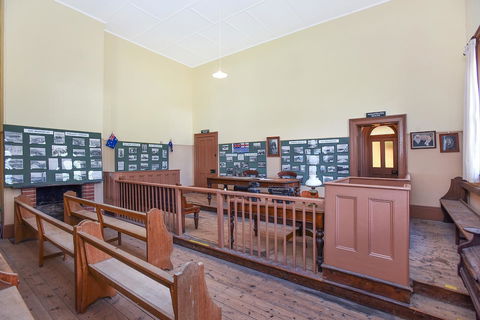 Wellington Courthouse - Goulburn Accommodation 28