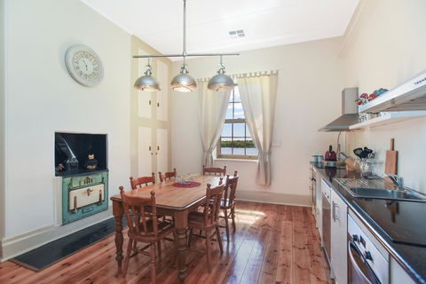 Wellington Courthouse - Goulburn Accommodation 23