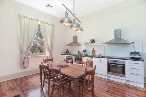 Wellington Courthouse - Goulburn Accommodation 22