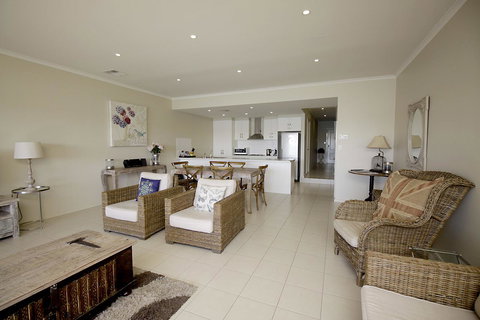 Wallaroo Marina Apartments - Goulburn Accommodation 5