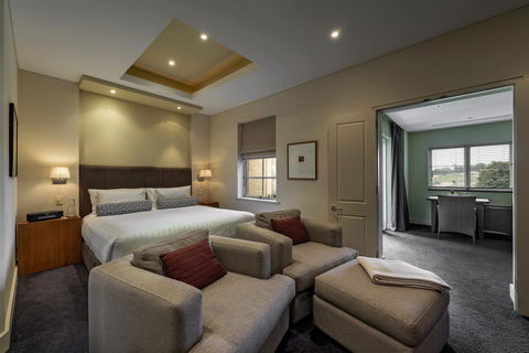 The Louise - Goulburn Accommodation 37