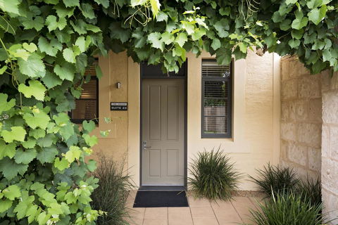The Louise - Goulburn Accommodation 5