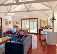 Lost in the Vines - Goulburn Accommodation
