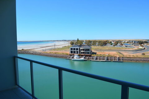 Wallaroo Marina Luxury Apartment - Goulburn Accommodation 6