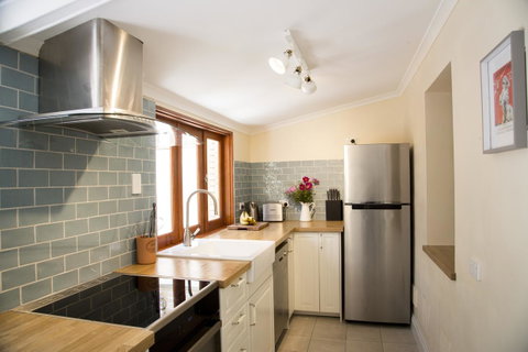 Wayfarers Cottage - Goulburn Accommodation 2