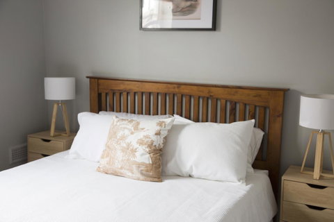 Wayfarers Cottage - Goulburn Accommodation 9