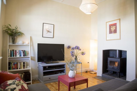Wayfarers Cottage - Goulburn Accommodation 1