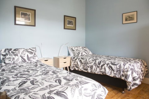Wayfarers Cottage - Goulburn Accommodation 10