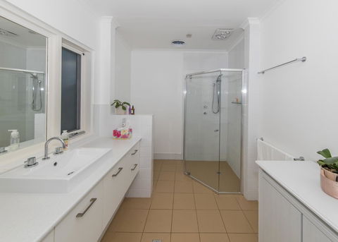 The Tudor House - Goulburn Accommodation 16