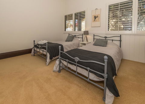 The Tudor House - Goulburn Accommodation 14