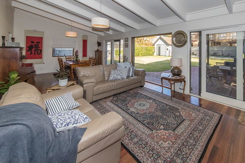 The Tudor House - Goulburn Accommodation 7