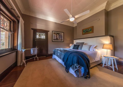 The Tudor House - Goulburn Accommodation 2