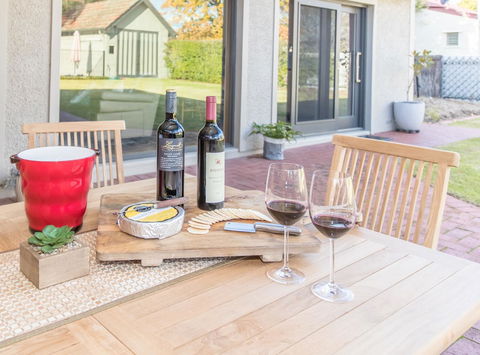 The Tudor House - Goulburn Accommodation 18