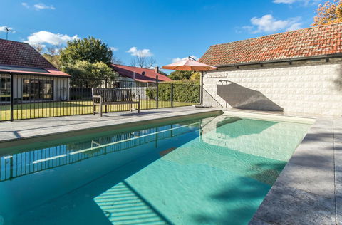 The Tudor House - Goulburn Accommodation 19