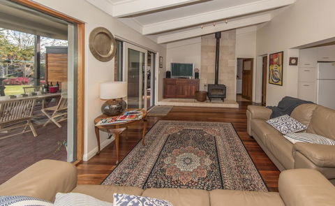 The Tudor House - Goulburn Accommodation 6