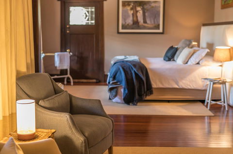 The Tudor House - Goulburn Accommodation 1