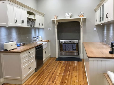 Ambrosia Holiday Home - Goulburn Accommodation 8