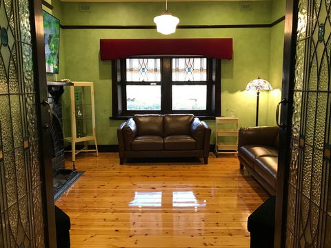 Ambrosia Holiday Home - Goulburn Accommodation 1