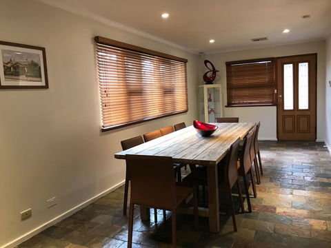 Ambrosia Holiday Home - Goulburn Accommodation 17