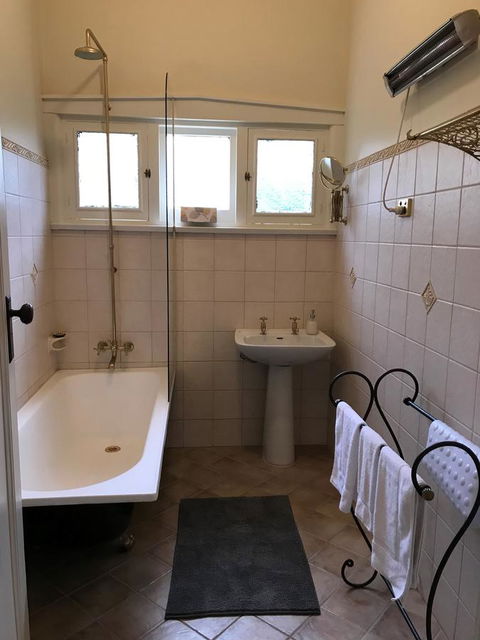 Ambrosia Holiday Home - Goulburn Accommodation 10